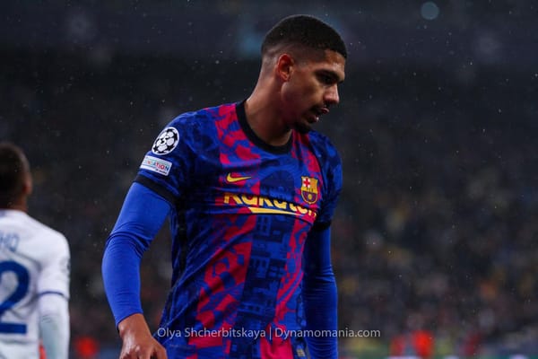 Araujo da el 1-0 del Barcelona y Joan García sostiene el liderato