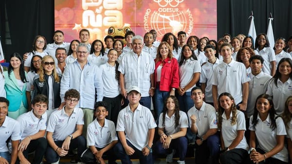 Mulino enciende antorcha de Juegos Suramericanos de la Juventud