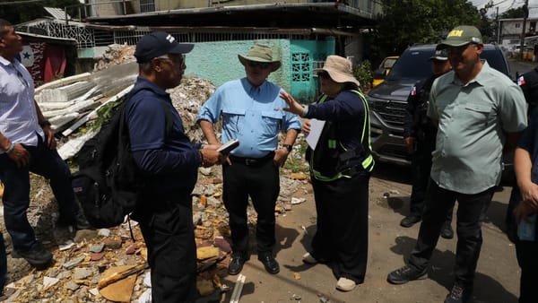 Autoridades frenan vertido ilegal de residuos en Río Abajo