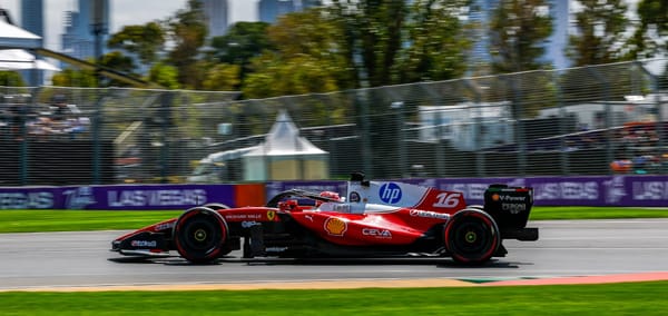 Hamilton ve a Ferrari 'en la pelea' pese al 1-2 de Mercedes en Melbourne