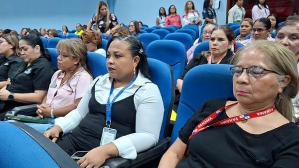 Funcionarias de CSS celebran el Día de la Mujer