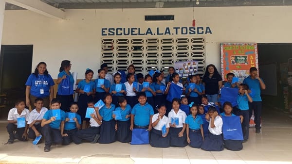 MiAMBIENTE educa a niños de La Tosca sobre el agua