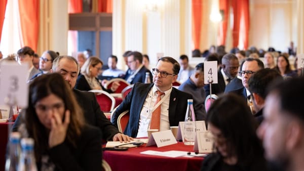 Panamá aborda ciberseguridad y conectividad segura en París