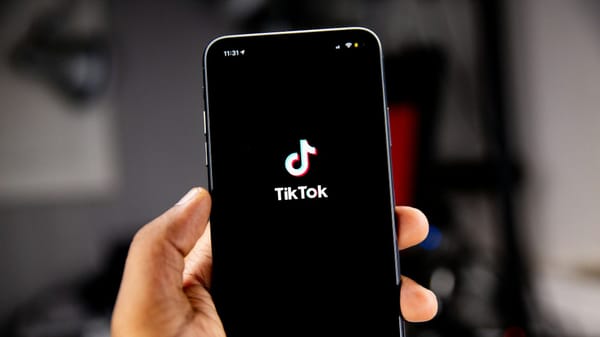 TikTok borra la cuenta AI 'Fruit Love Island' tras batir récord de crecimiento, según UNILADTech