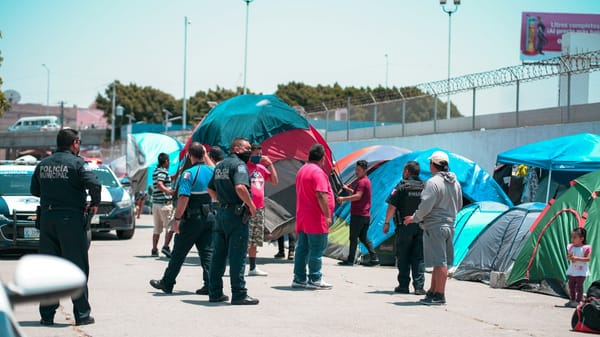 Restricciones migratorias de Trump ralentizan el crecimiento urbano en EE.UU. a la mitad