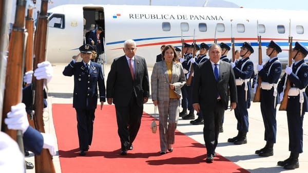 Mulino llega a Chile para reunión con Kast