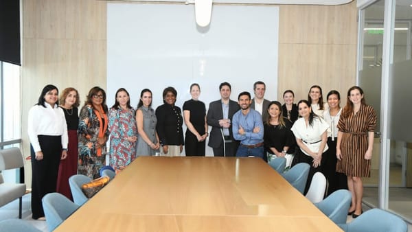 Directoras de la ADP y equipo de McKinsey & Company en el desayuno ejecutivo sobre IA agéntica, Ciudad de Panamá, abril 2025